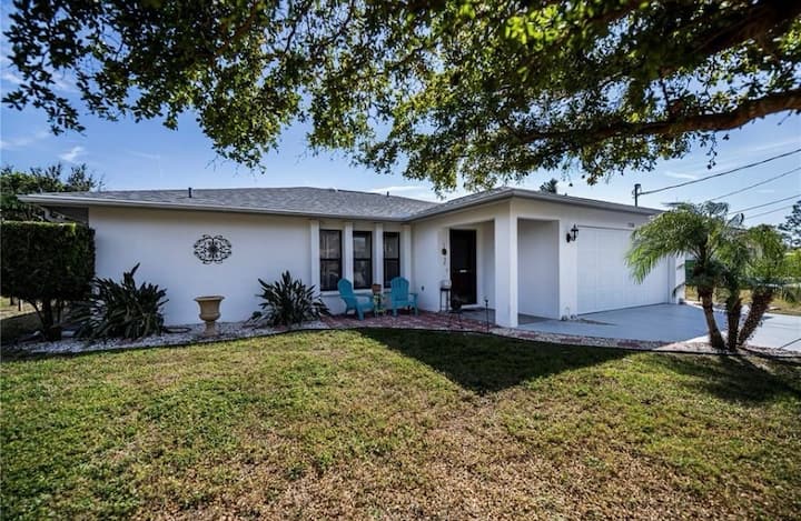5 Miles To Beaches | Cozy Home With Sunroom - Englewood, FL