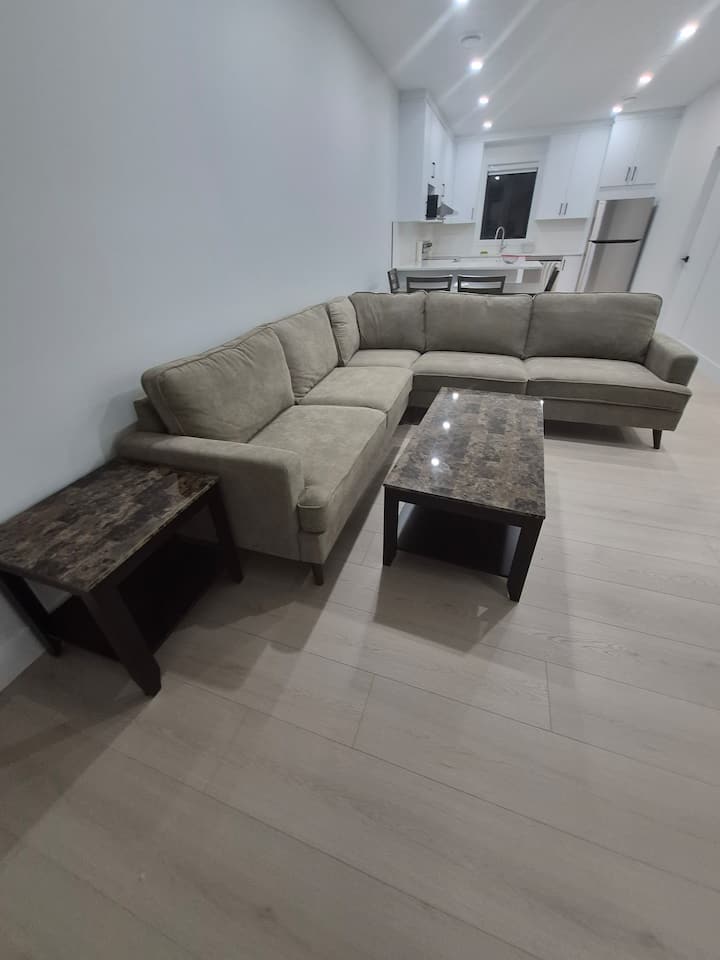 Large Coach House Accommodations - Vancouver