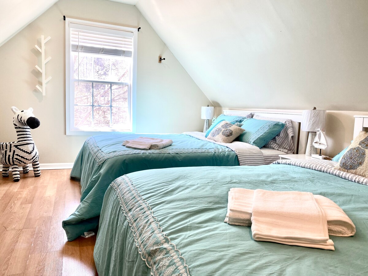 Comfortable 2-Bed Room | Great Location