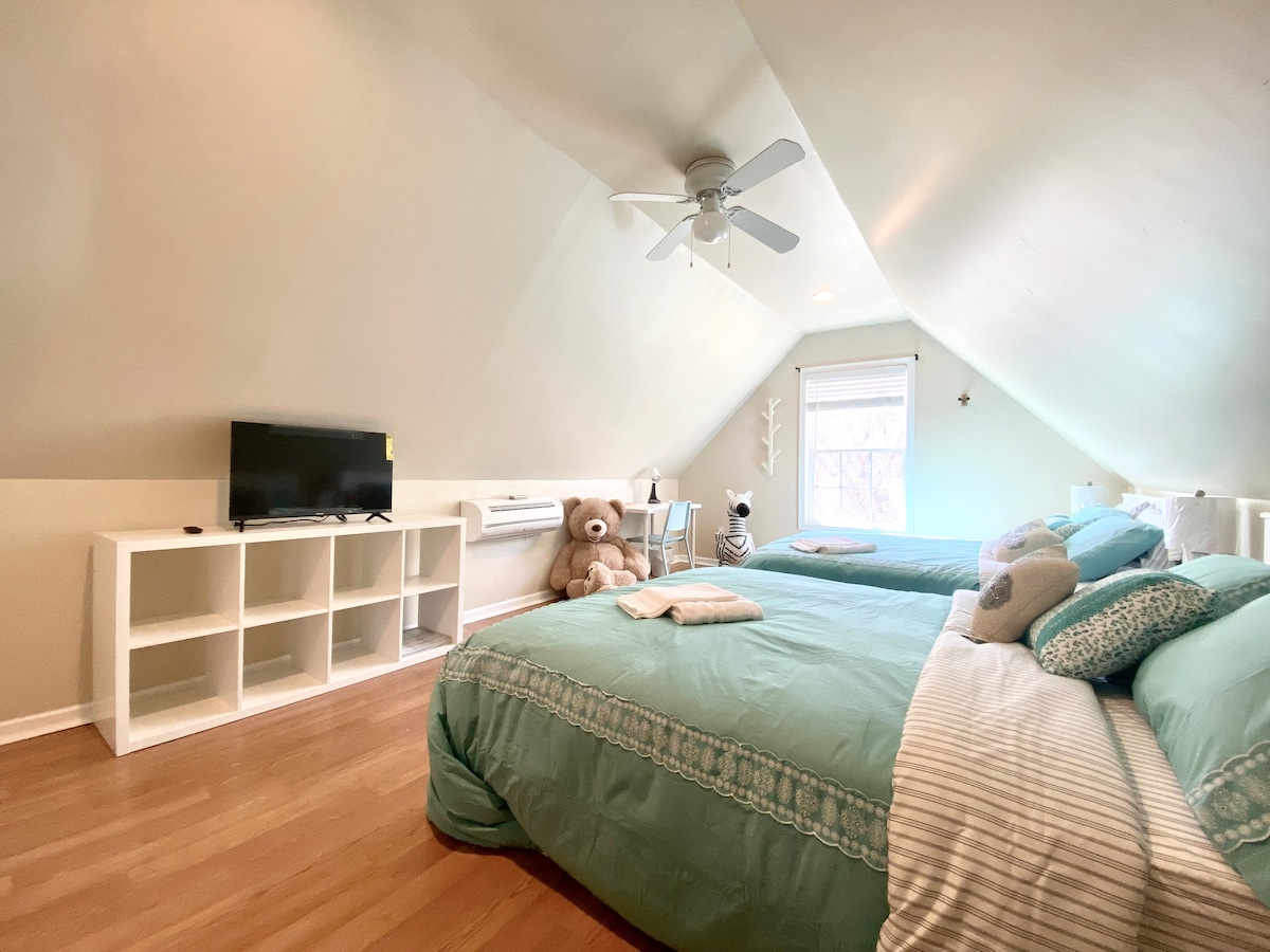 Comfortable 2-Bed Room | Great Location