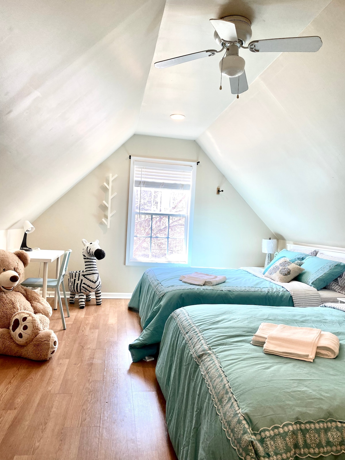 Comfortable 2-Bed Room | Great Location