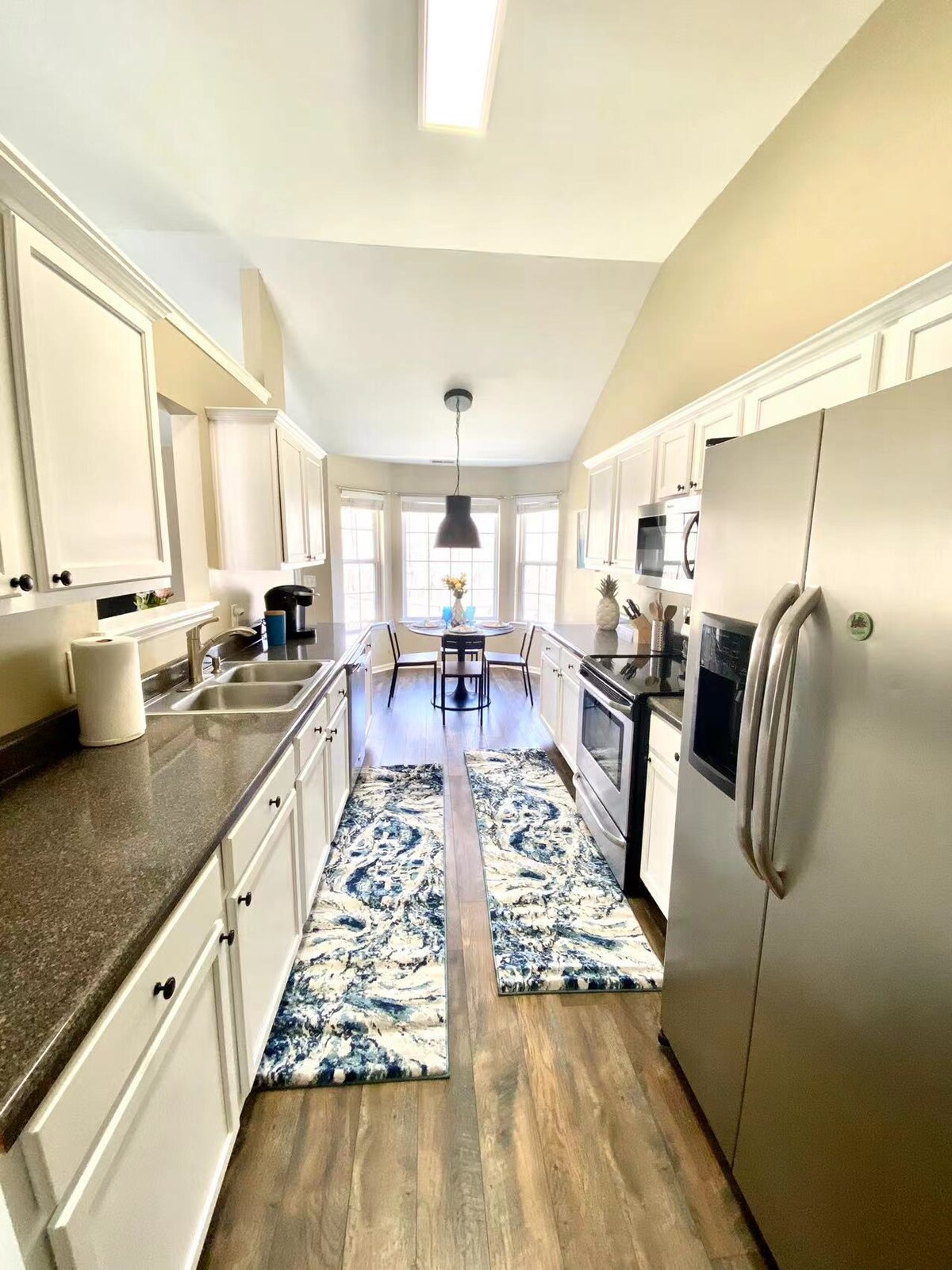 Comfortable 2-Bed Room | Great Location