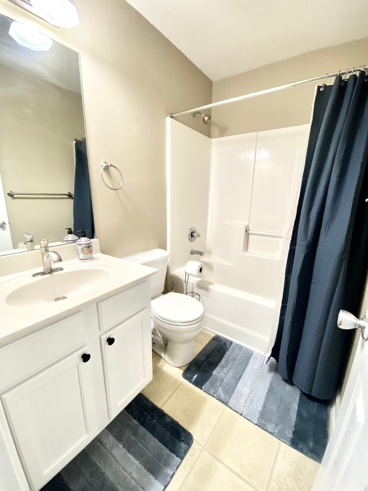 Comfortable 2-Bed Room | Great Location