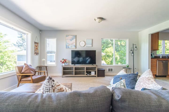 Panoramic Lake View 3800+ Sqft House In Oasis - Renton, WA