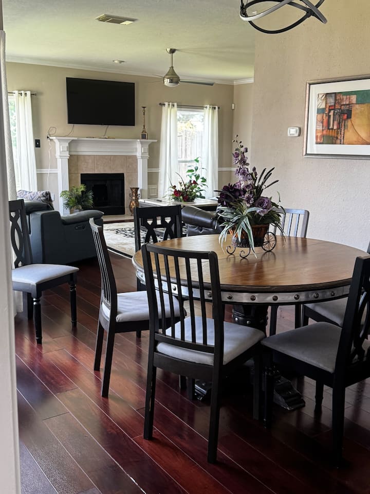 Your Home Away From Home · Spacious 4br · 3bt - Spring, TX