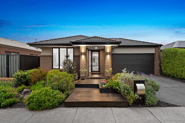 Elegant Luxury 3br Family Home | Cranbourne North - Beaconsfield, Australia