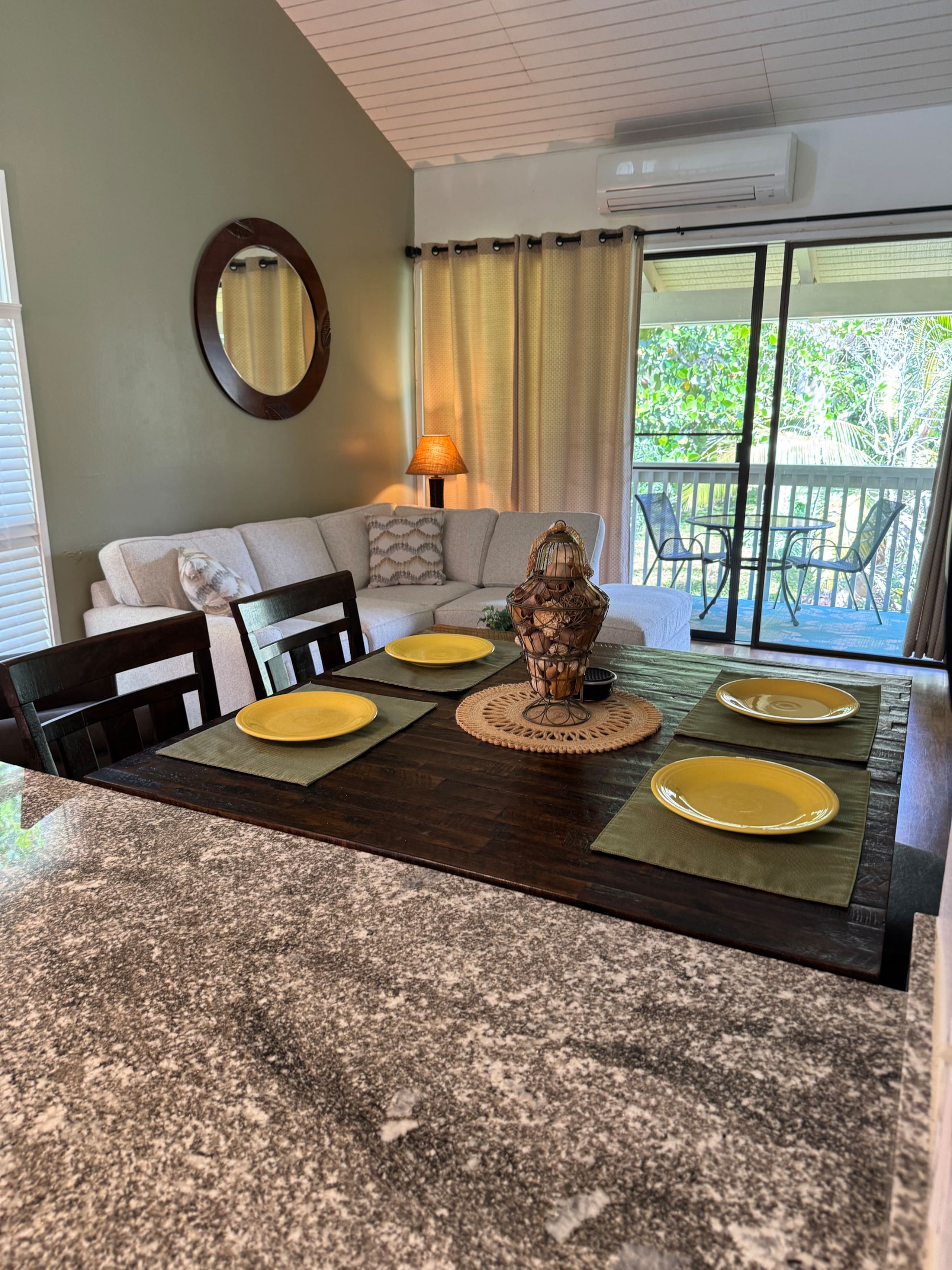 Condo in Kahuku · ★4.89 · 2 bedrooms · 4 beds · 1 private bath - Image 4