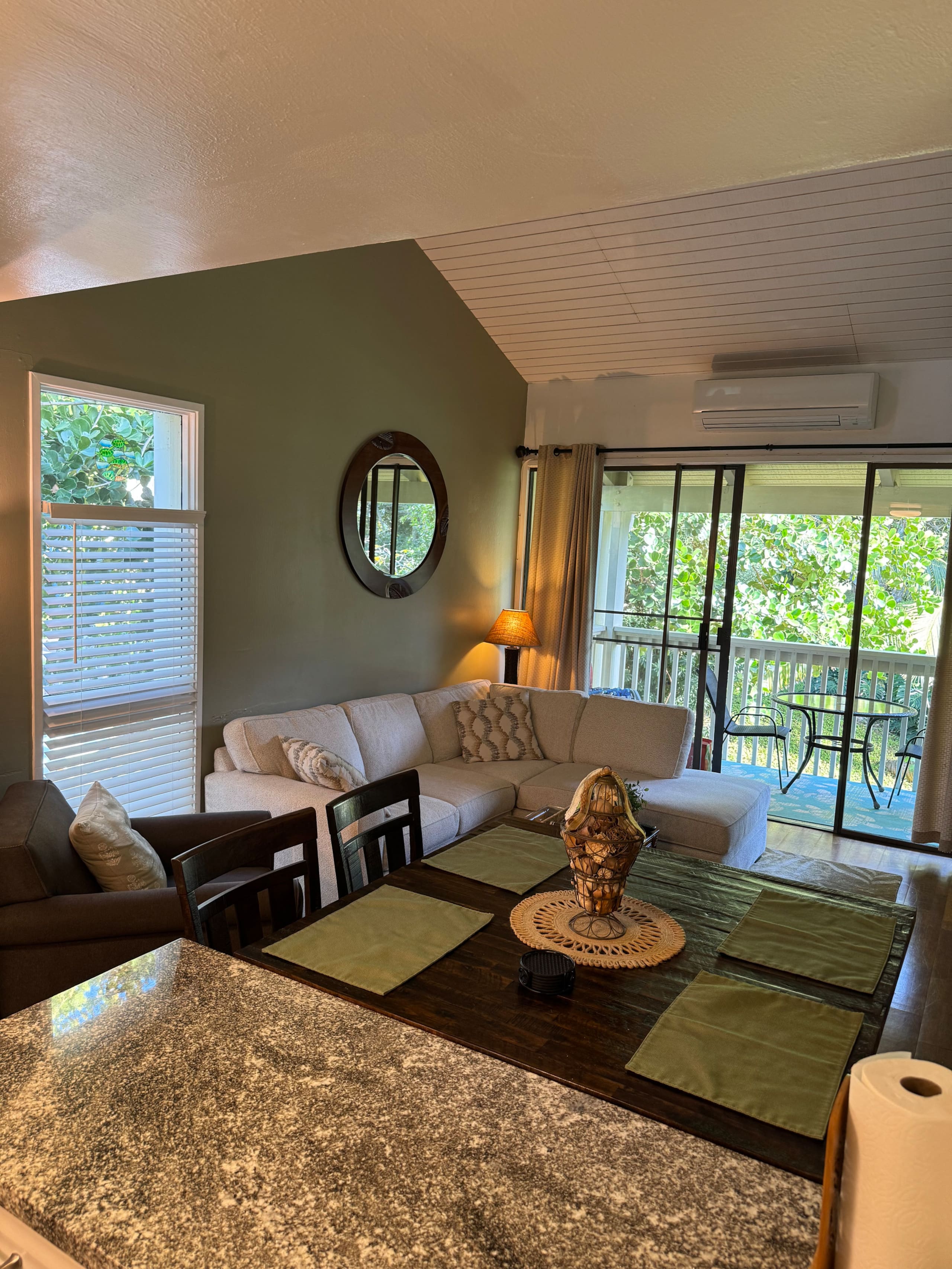 Condo in Kahuku · ★4.89 · 2 bedrooms · 4 beds · 1 private bath - Image 71