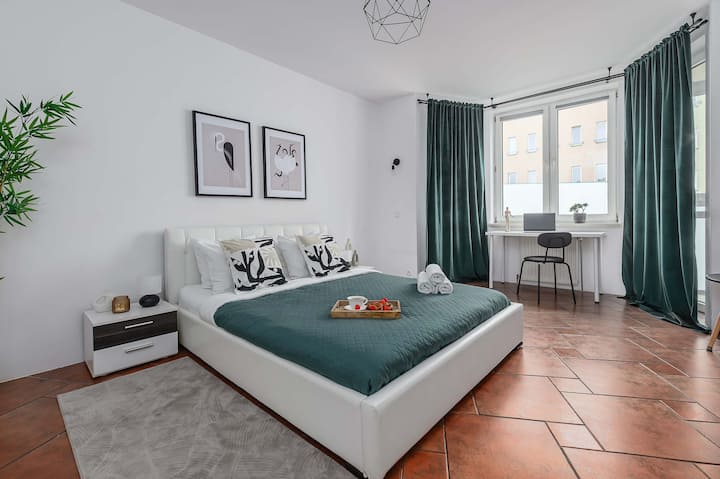 Lumina | 3br Apart With Balcony Near Center - Warsaw