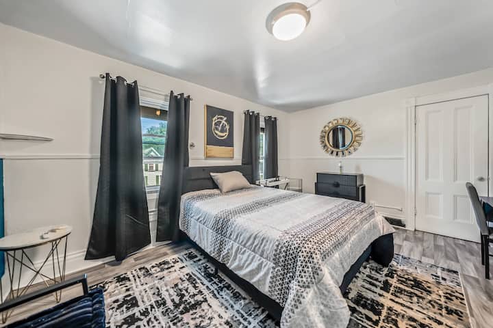 Seward Street - Room 4 - Rochester, NY