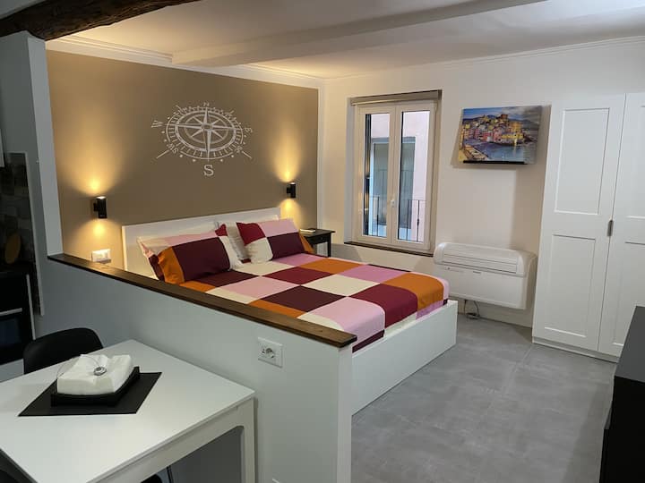 Casa Dei Fregoso | Cozy Studio In Genoa's Old Town - Genoa