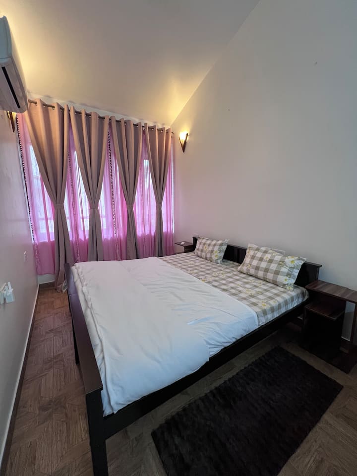 Bedroom 1 image 3