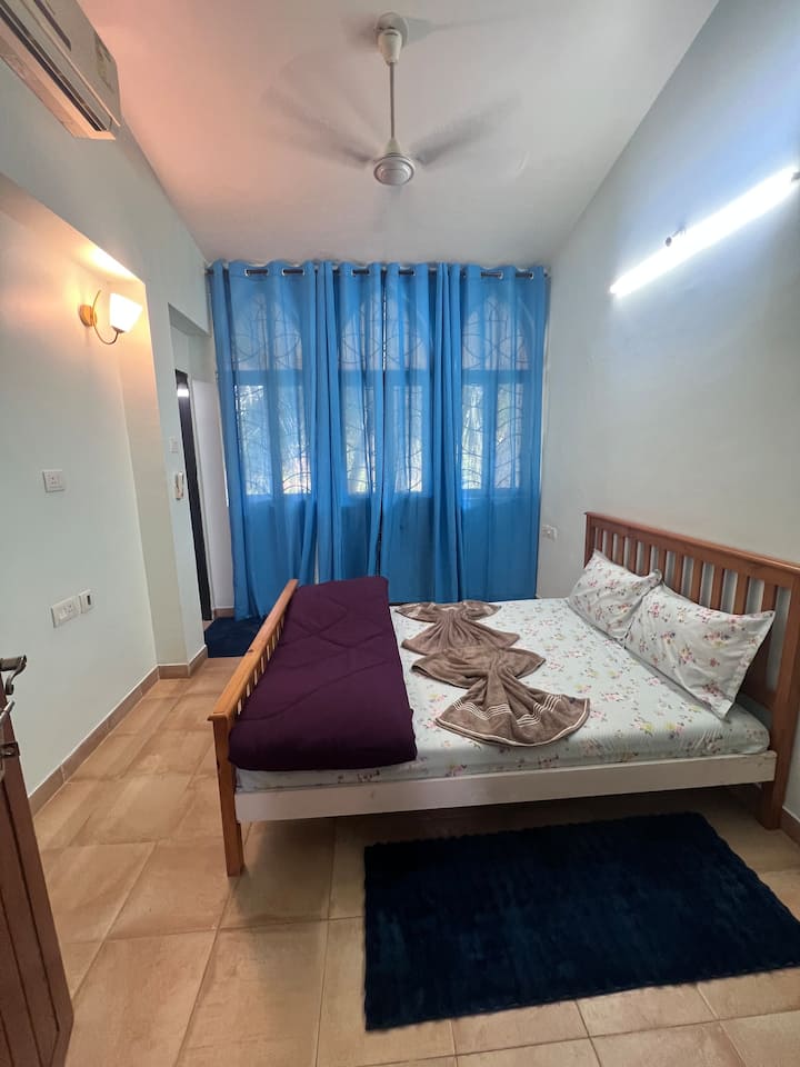 Bedroom 2 image 1