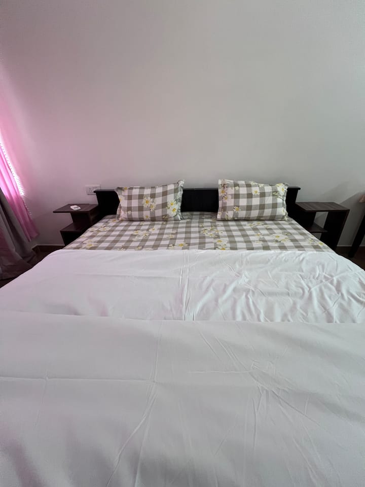 Bedroom 1 image 2