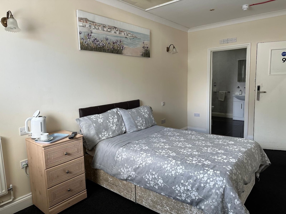 Deluxe Twin with Ensuite