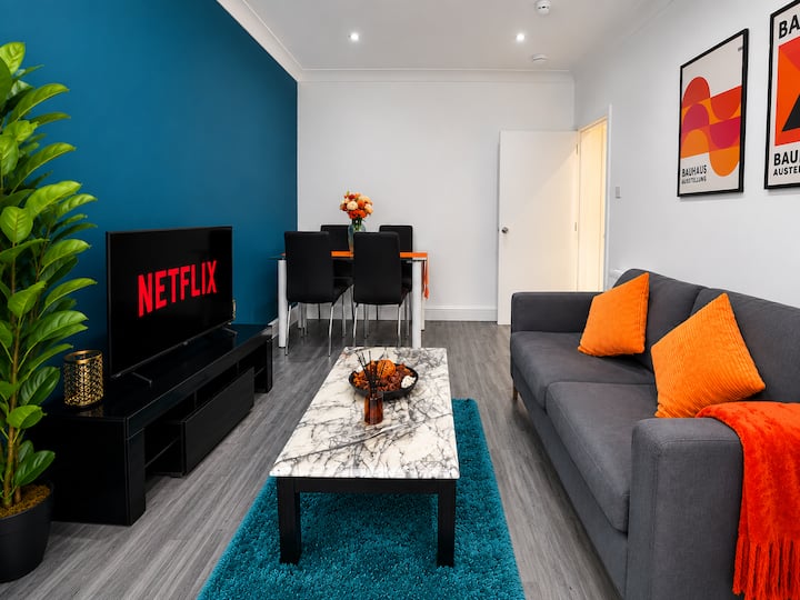 4 Bed Contractor House | Parking For 4 | Windsor - Maidenhead