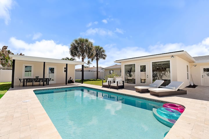 Private Jupiter Retreat W/ Pool & Putting Green - Jupiter, FL