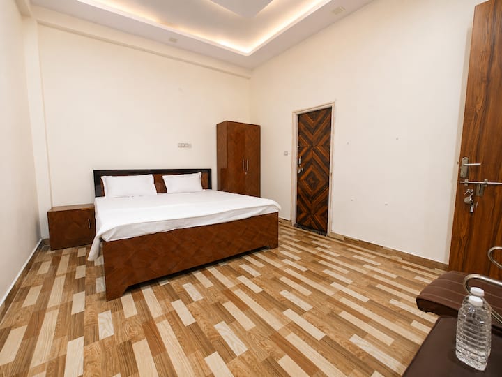 Deluxe Room - Kanpur