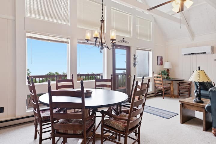 Beech Mtn Chalet | Long-range Views, Sleeps 9, Ac - Beech Mountain, NC