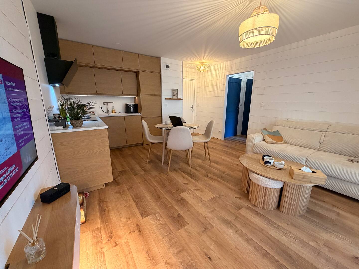 Salle de bain avec grande douche
