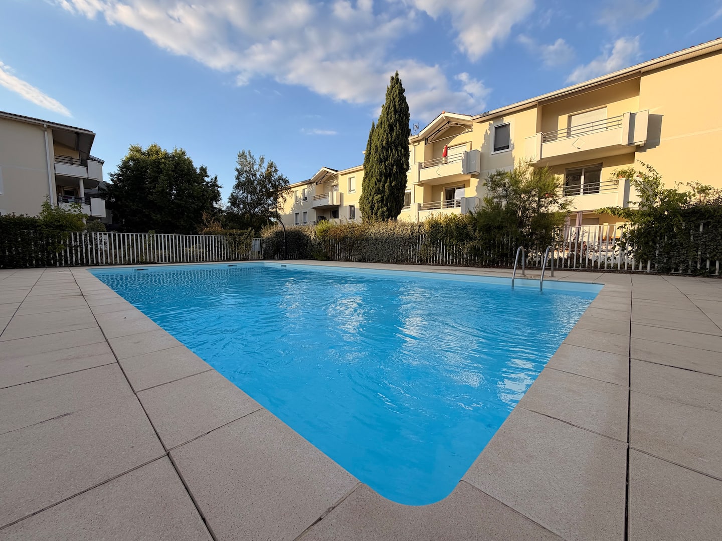 Séjour lumineux de l'appartement Le Madère