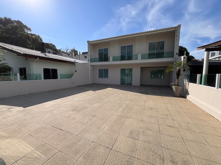 Casa A 120 M Do Mar Com 2 Suítes E Mais 2 Quartos - Florianópolis