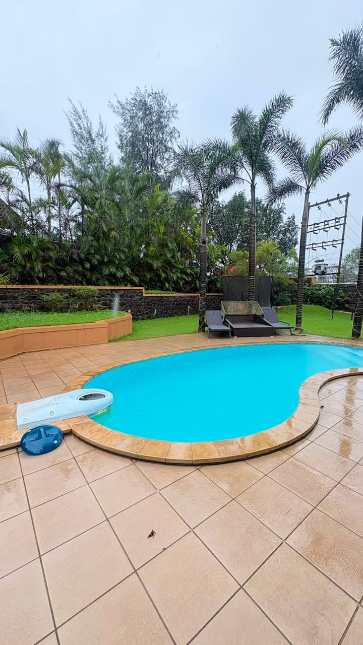 Spacious 4bhk Villa For 10+ Guests W/ Pool & Lawn - Lonavla