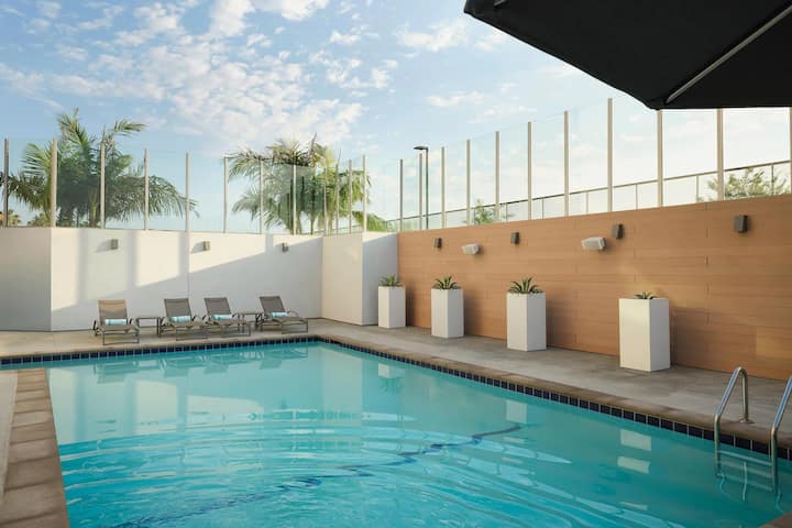 Modern Suite | Pool | Near Convention Center - Anaheim, CA