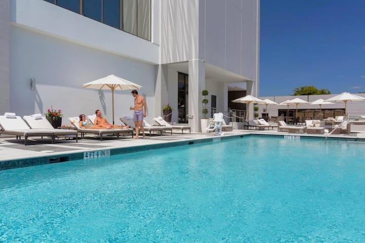 4 Northwest Double Rooms W/ Pool Access & Shuttle - Miami, FL