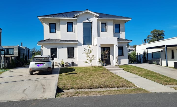 Casa Moderna Con Parque Y Galería | Rumencó Joven - Mar del Plata
