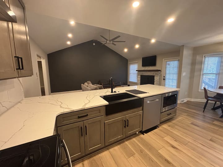 4 Bedroom Renovated Home - Charlotte, NC