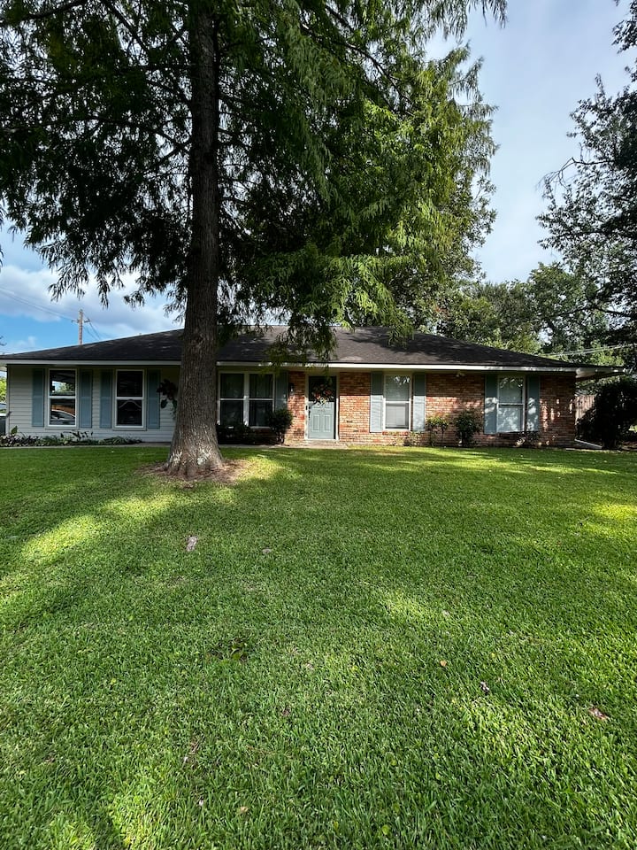 Cozy Home Near Olol | Fenced Yard + Pet Friendly - Baton Rouge