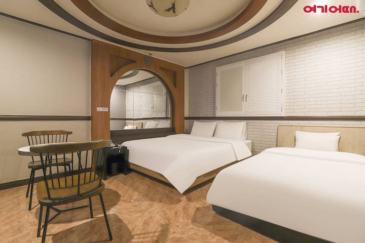 [Deokcheon Stn] Spacious Twin Room With Bathtub - 釜山