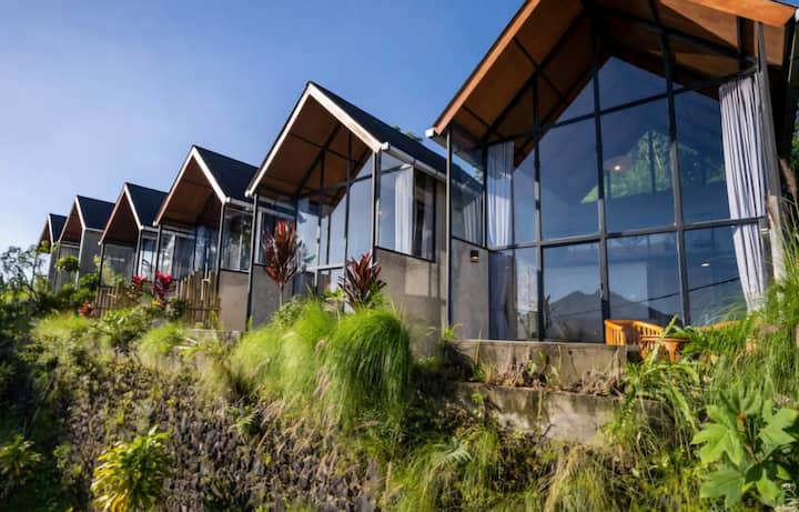A Beautiful Cabin With A Rustic Atmosphere. - Kintamani