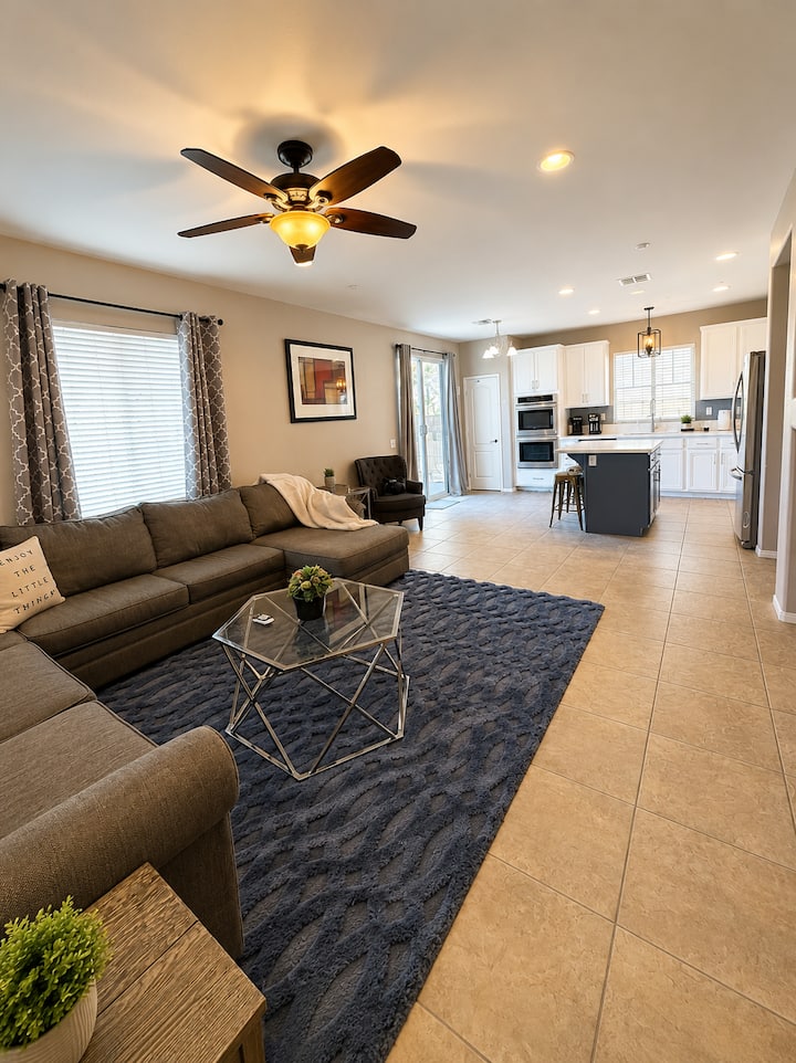 Sierra Lakes Golf Course View Home Sleeps 9 - 폰태너