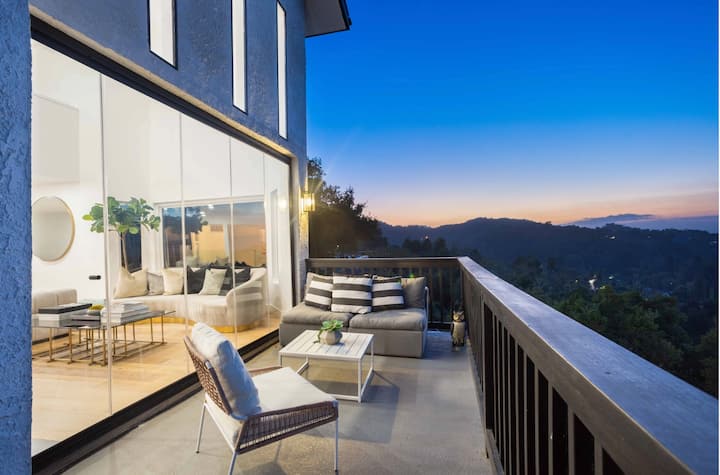 Chic Studio City Getaway | Hot Tub & Views - West Hollywood, CA