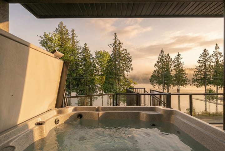 Lake View Suite With Hot Tub - Lake Cowichan