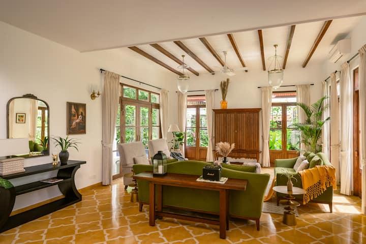 Living room image 3