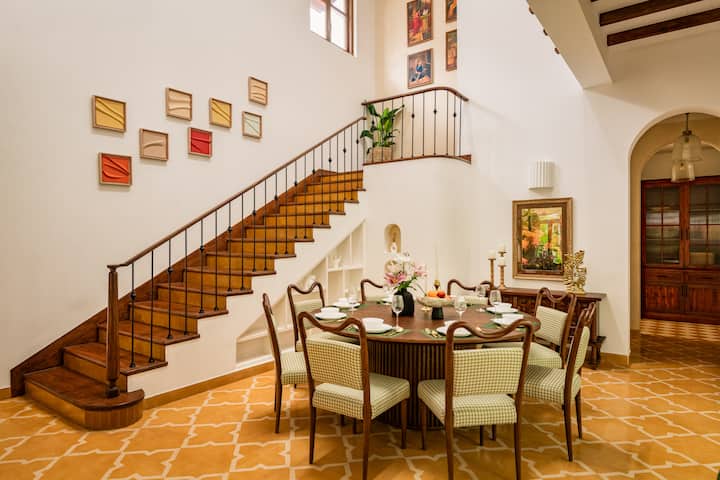 Dining area image 1