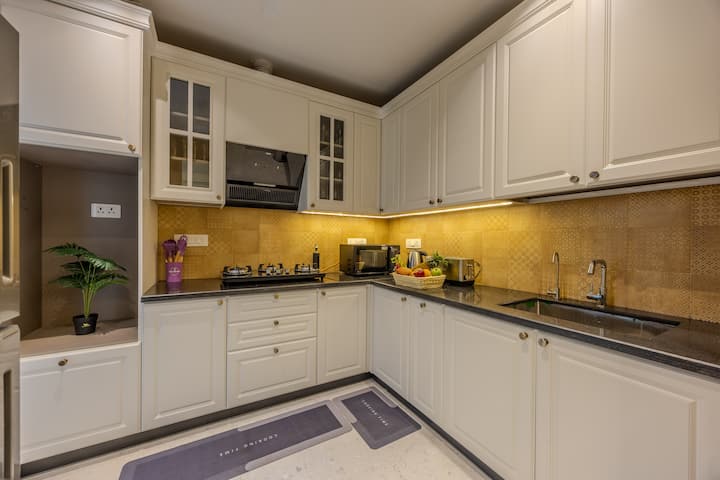 Full kitchen image 1