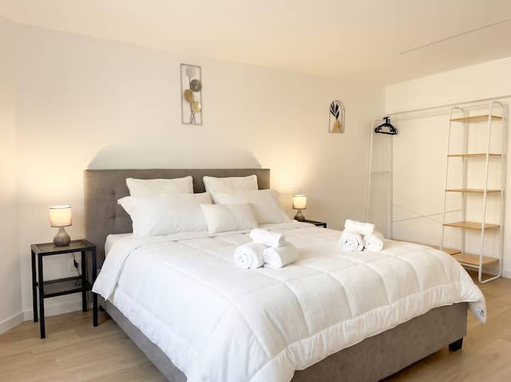 Chic 2-bedroom Stay For 7 In Bari - Bari