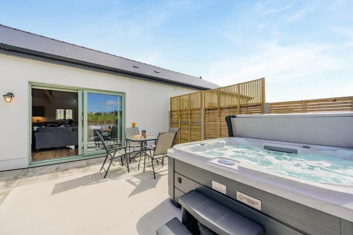 6 Bed In Meidrim (Oc-b45396) - Laugharne