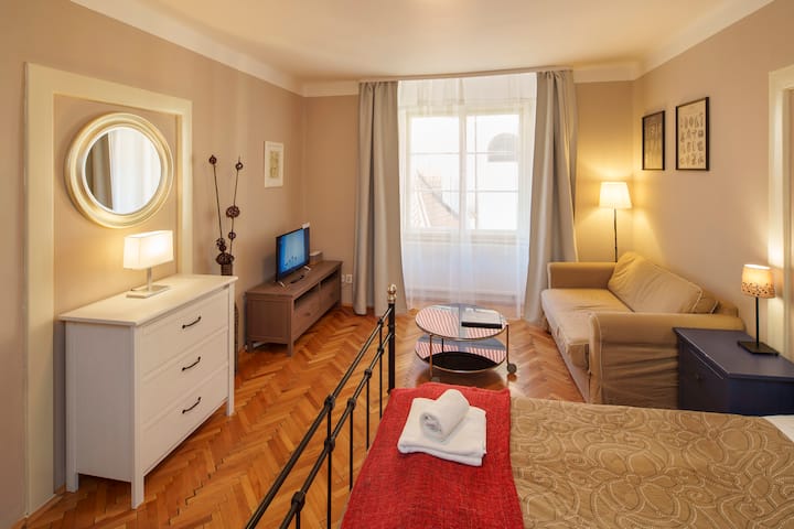 Old Town Square - 3 Bedroom 3 Bathroom Kitchen - Prague