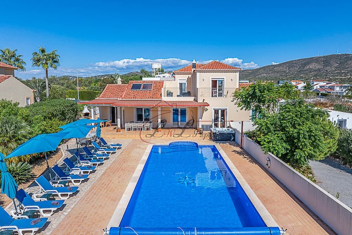Villa Ellejota | Luxury 4-bed With Heated Pool - Faro