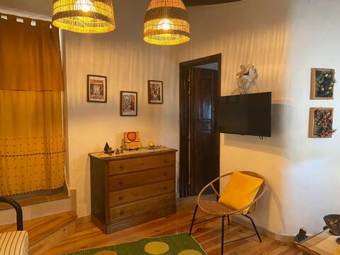 Popular Airbnb listing: CARPENTER'S COUPLE 3 in Silveira