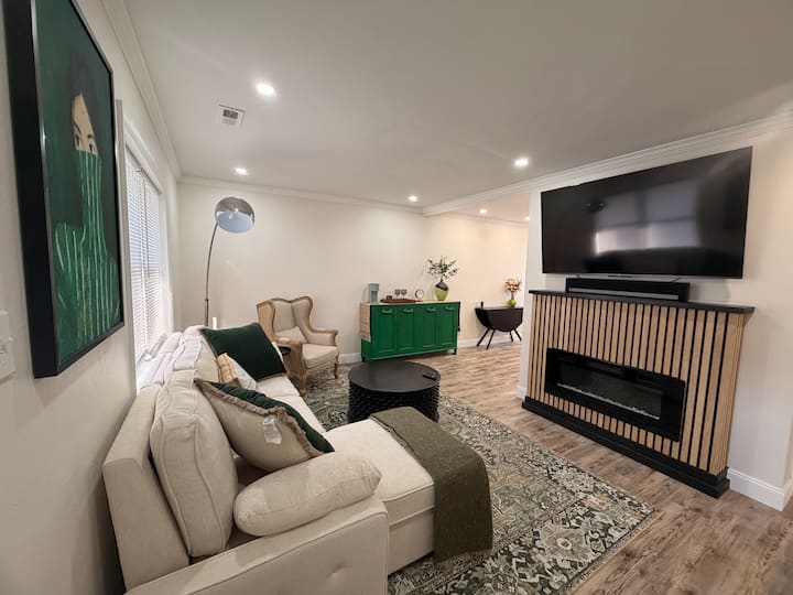 Stylish Furnished Retreat For Monthly Stay - Virginia Beach, VA