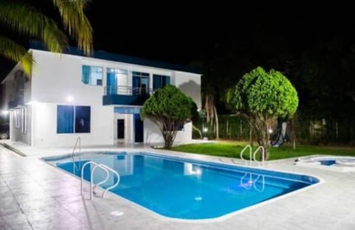Oasis Palmas, Comodidad Para Hasta 45 Personas - Melgar