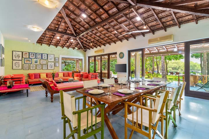Dining area image 1