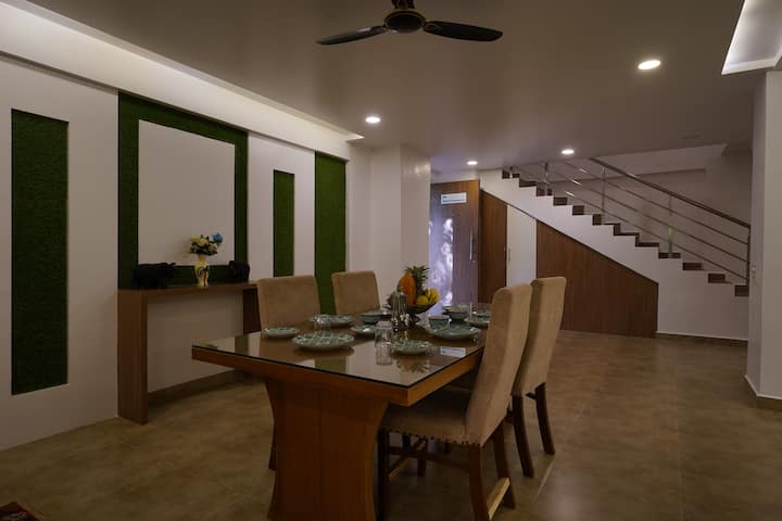 Dining area image 1