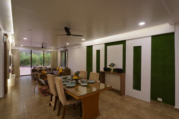 Dining area image 2